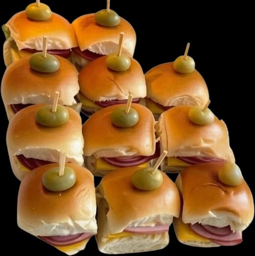 Brioches recheados com azeitona no palito